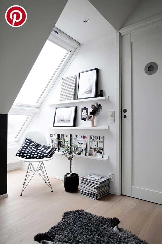 Uso de estantes en paredes minimalistas